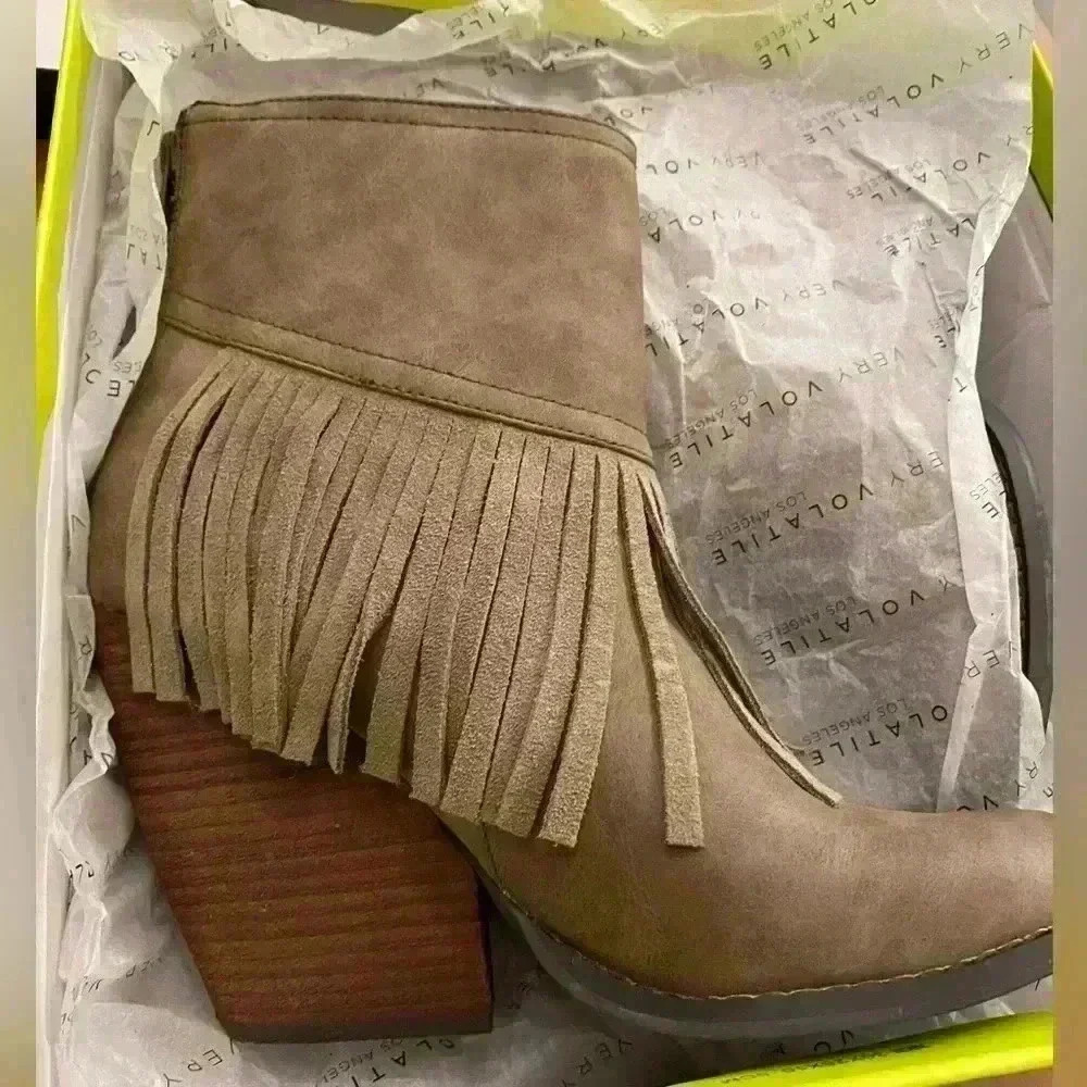 Women's Fringed booties faux leather Khloe high ankle Very Volatile 7.5 new